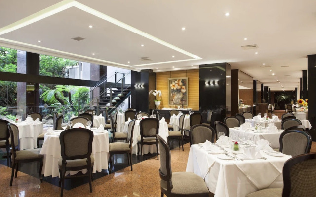 Naoum Plaza Hotel