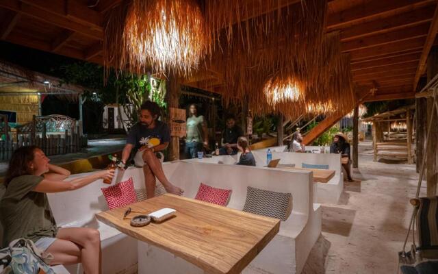 Coral Rocks Hotel & Restaurant