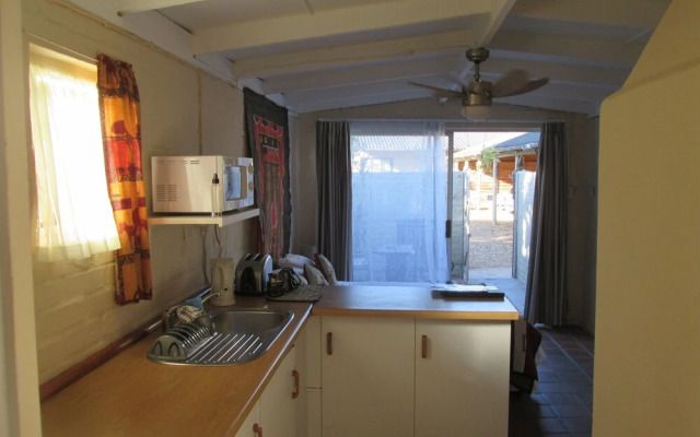 Inyathi Guest Lodge & Self Catering Chalets