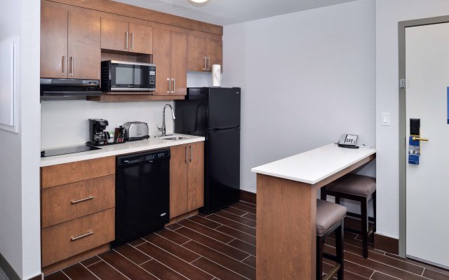 Hampton Inn & Suites By Hilton Calgary- University Northwest