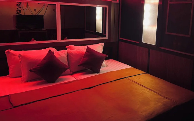 Oasis Floating Hotel Yangon