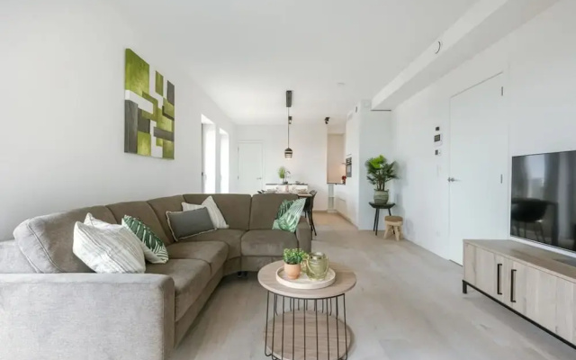 Modern Apartment With Sunny and Large Terrace