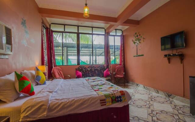 OYO 15697 Home Colorful Studio Candolim Beach