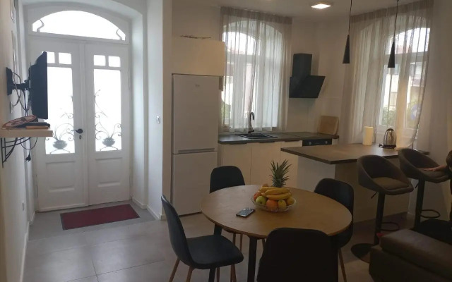 Marjan Rooms