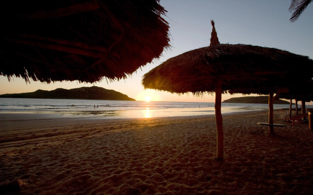 Las Flores Beach Resort