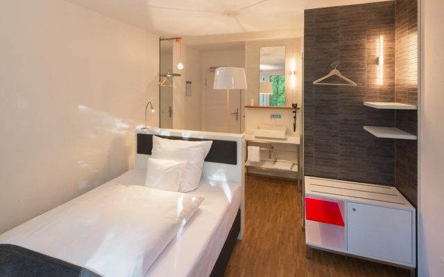 V-Hotel