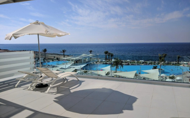 King Evelthon Beach Hotel & Resort