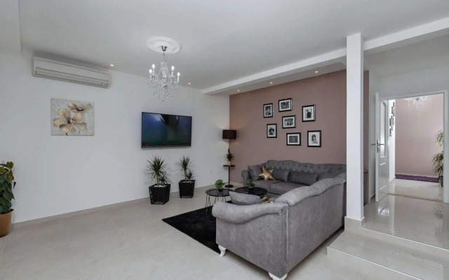 Luxurious Apartment Nino