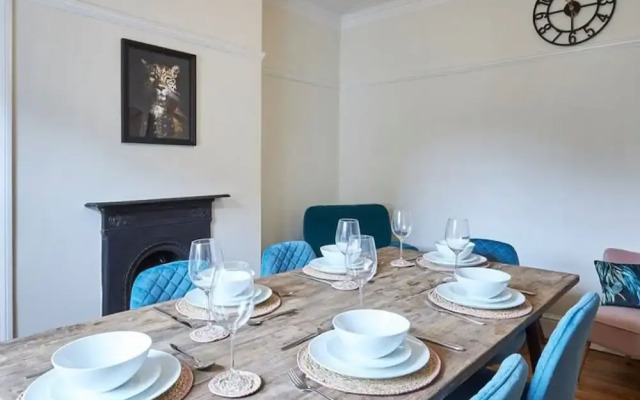 Host Stay Oliver s Den