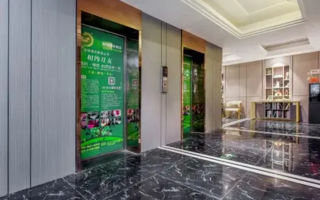 Chongqing Yueyou Landmark Hotel (Jiefangbei Hongyadong Branch)