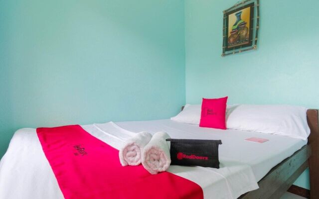RedDoorz @ Dinagpan Street Coron