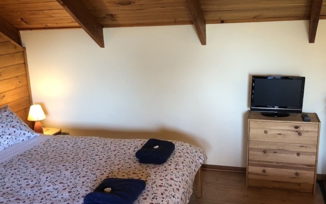 Alpine Stag Lodge Unit 1 – Guest Rooms – Merrijig