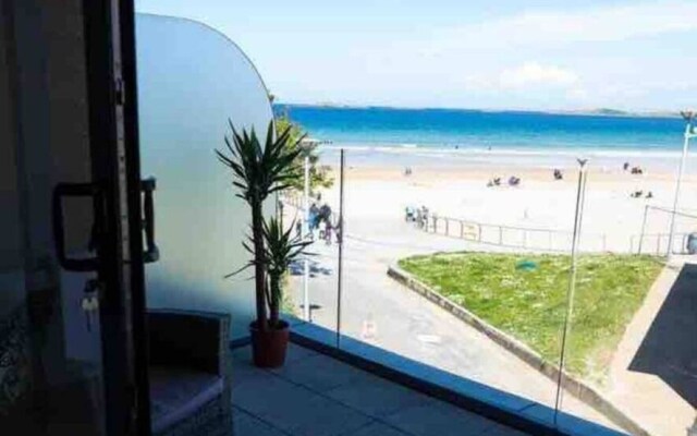 No2 Sandy Bay , Luxury Beachfront Apartment