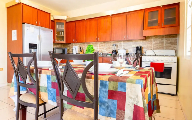 Colinas del Atlantico Vacational House 2nd Floor