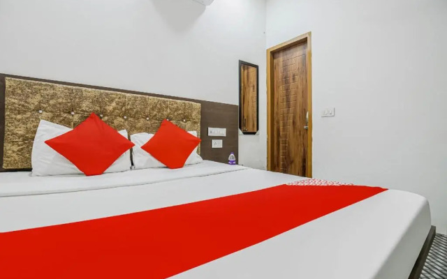 OYO 28162 Hotel Prince