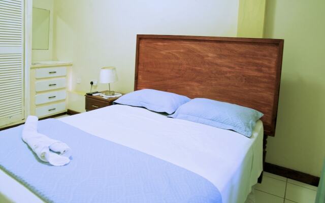 Tropical Breeze Guesthouse and Furnished Apartments