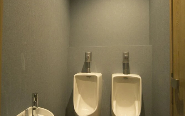 The Workaholic Hostel Ueno