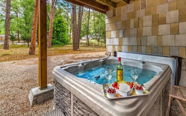 Paradise On The River Three Bedroom Cabin