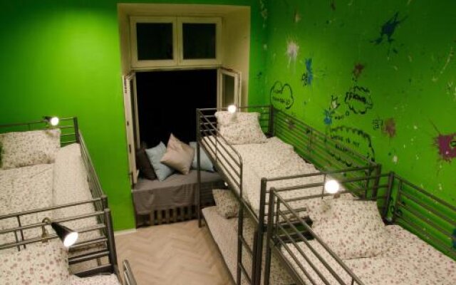 Crawl Party Hostel - Adults Only