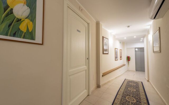 Flora Hotel