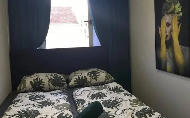 7BR Apt Near Schönbrunn for 15 Guests
