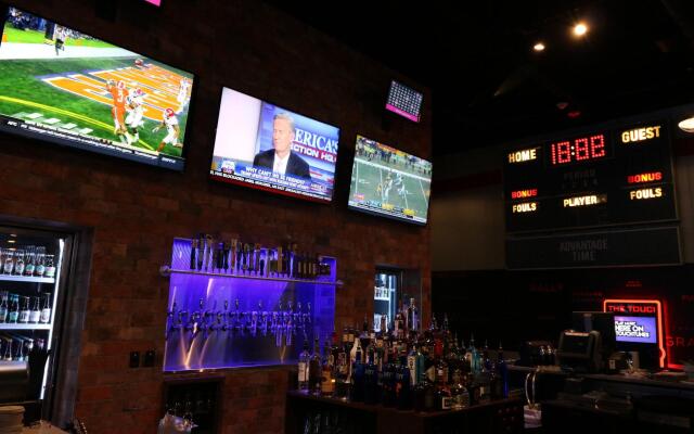 Holiday Inn Express & Suites McPherson by IHG