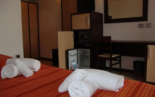 Hotel Paradise Airport