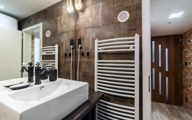 Very stylish and central AC apartment