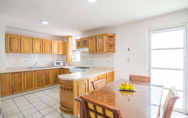 Suites Poliforum Inn