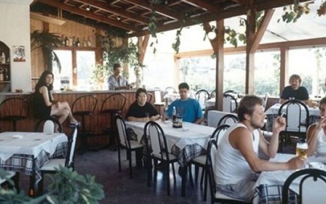 Elpis Hotel