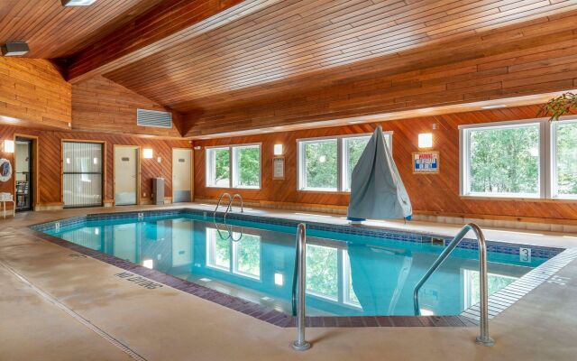Coratel Inn & Suites By Jasper River Falls