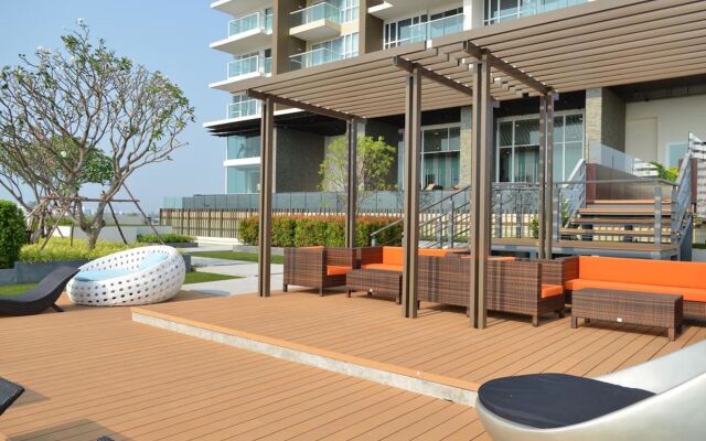 Cetus Beachfront Condo By Pong