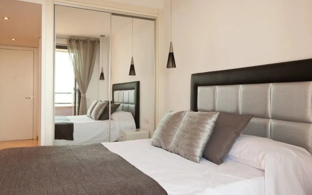 Akira Flats Diagonal Mar