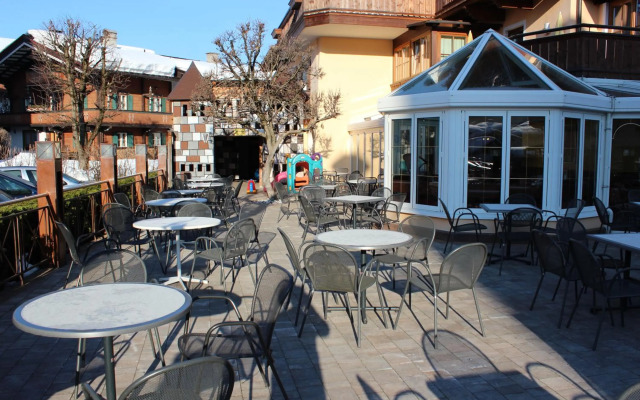 Appartements Lorenzoni, Cafe Konditorei Helmut Lorenzoni