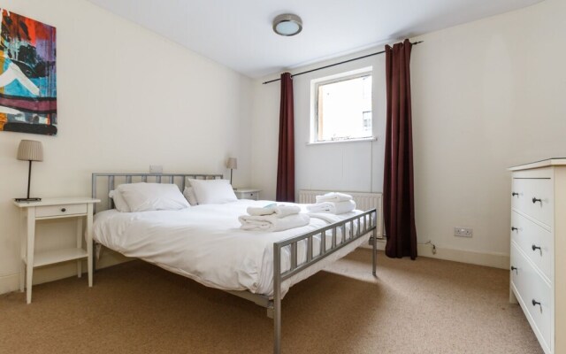 Modern 2bed Townhouse in Central London Sleeps 6