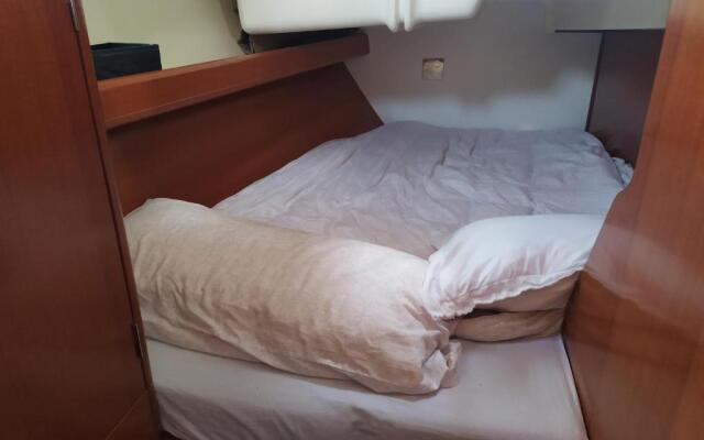 Boat in Badalona for up to 6 people