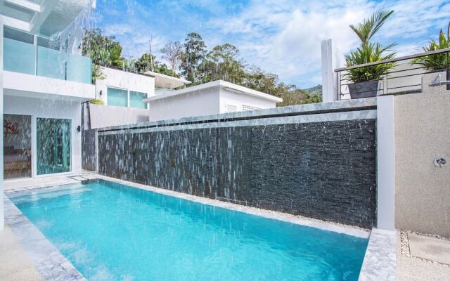 Elegant Designer 4BR Pool Villa Skylight