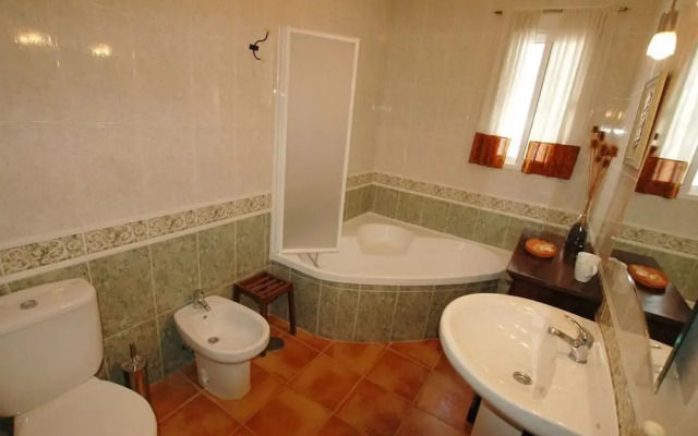 Chalet con piscina privada casa blanca