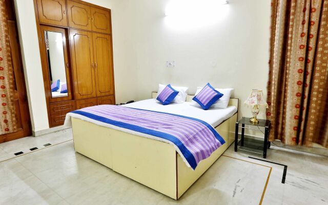 OYO Flagship 402 Hotel Noida Residency