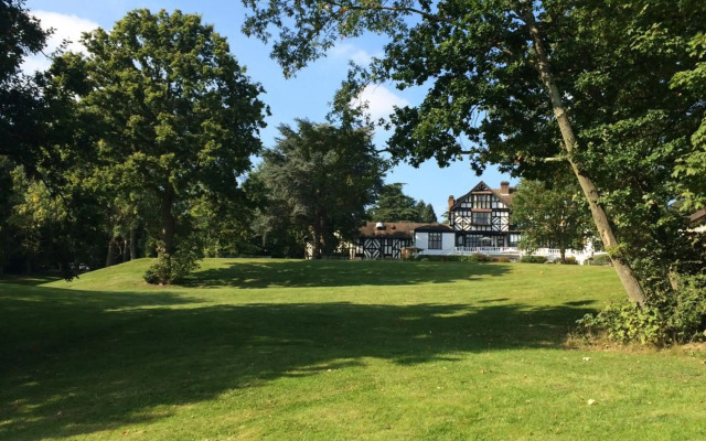 The Manor Elstree