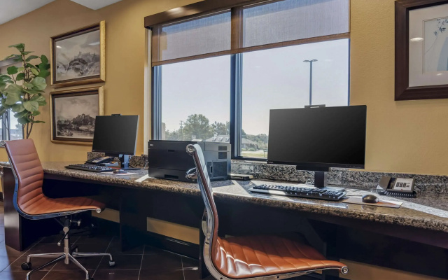 Comfort Suites