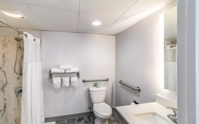 Crystal Coast Oceanfront Hotel