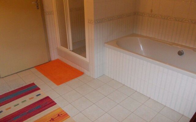 Travellers Lodge B&B