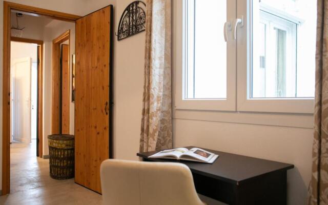 white house apollon naxos