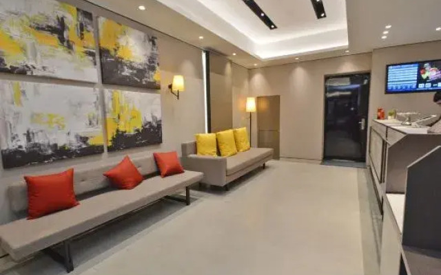 Homeinn Plus Hotel (Nanjing Xinjiekou)