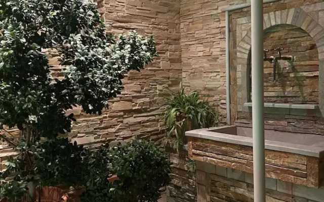 Oasis Garden Apartment