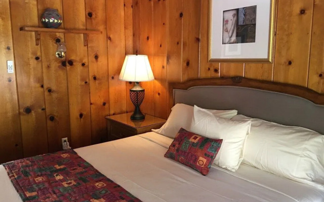 Piazza's Pine Cone Inn