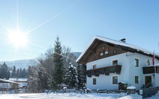 Spacious Apartment in Radstadt near Ski Slopes