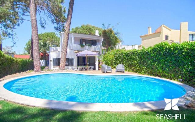 Perfect Retreat Overlooking Pinhal Golf Course, Private Pool, Off-street Parking