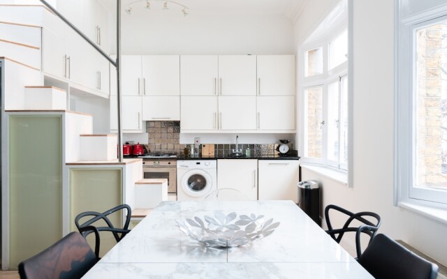 2 bedroom family home in trendy Notting Hill